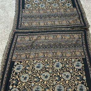 Frye NWT Elegant Black and Gold Patterned Scarf